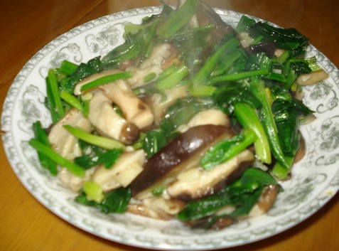 菠菜炒香菇