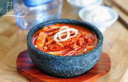 韩式经典石锅泡菜汤