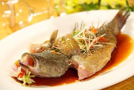 清蒸鲈鱼的家常做法,清蒸鲈鱼如何做好吃