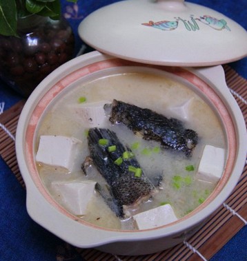 黑鱼骨豆腐汤